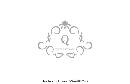 Elegante monograma para tarjetas, invitaciones, menús, etiquetas con la letra inicial Q. Diseño gráfico para páginas, carteles de negocios, boutiques, cafés, hoteles. Elementos clásicos de diseño de invitación a boda.