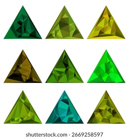 Colección de pirámides geométricas. Vector de triángulos Abstractas. Ilustración de arte poligonal. Conjunto de Formas de cristal. EPS 10.