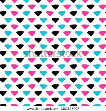 Geometric retro triangle shape seamless pattern. All over print vector background. Pretty summer 1950s geo tile fashion style. Trendy wallpaper, vintage home decor. Hand drawn graphic textile fabric