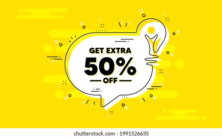Obtén un 50% extra de la venta. Pancarta amarilla de burbujas de chat de Idea. Signo de precio de oferta de descuento. Símbolo de oferta especial. Ahorra 50 por ciento. Lámpara de mensajes de chat con descuento adicional. Vector