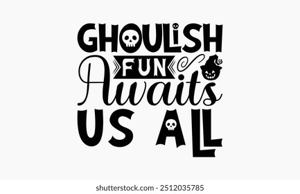 Ghoulish Fun Awaits Us All - Halloween T-Shirt Design, handgemachte Kalligrafie Vektorgrafik, Kalligrafie Grafikdesign.