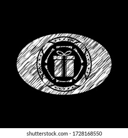 icono de caja de regalo dentro del emblema de la pizarra escrito en una pizarra. 