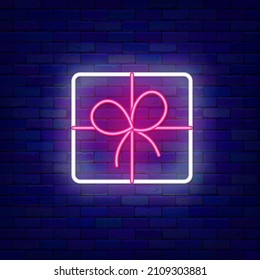 Icono de neón de la caja de regalo. Presenta la vista desde arriba. Feliz cumpleaños. Banner de efecto brillante. Diseño de celebración de vacaciones en la pared de ladrillo. Etiqueta brillante. Trazo editable. Ilustración de material vectorial