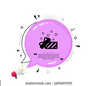Icono abierto de la caja de regalo. Burbuja del discurso de cita.Signo de regalo de Navidad o Año Nuevo. Símbolo sorpresa. Marcas de cotización. Icono de regalo clásico. Vector