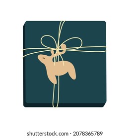 Caja de regalo con etiqueta en forma de reno. Diseño para tarjeta de saludo, pancarta, afiche. Ilustración vectorial.