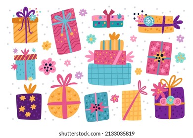 Cajas de regalo. Objeto de saludo lindo, regalos de cumpleaños coloridos con papel de envoltura y cintas, estilo dibujado a mano divertido, paquete con flores de doodle, dibujos animados para niños