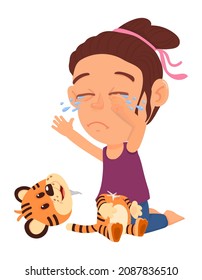 Niña llorando por juguete roto. Llorando a un chico triste con un tigre suave y desgarrado