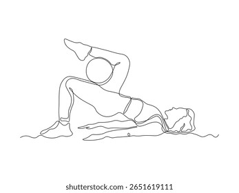 Uma menina faz exercícios, ginástica, pilates, aeróbica deitada com bola de ginástica. contínua única linha arte mão desenho esboço logotipo 