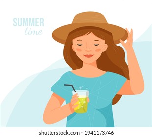 Niña con pecas en un sombrero de paja con un vaso de limonada. Hora de verano. Ilustración plana vectorial.