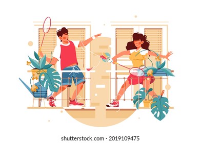 Niña y chico en el balcón juegan a la ilustración vectorial de bádminton. Jóvenes jugando al juego de forma plana. Amigos con ropa deportiva en diferentes departamentos. Concepto de autoaislamiento.