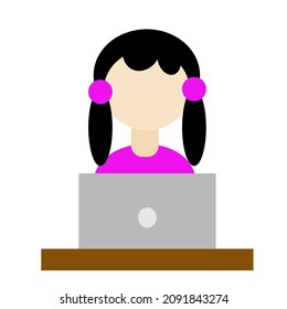 Niña sentada en la mesa en las laptops
