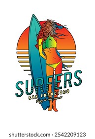 Uma garota com uma prancha de surfe no fundo do pôr do sol. Ilustração vetorial original em estilo vintage. Design de camiseta. Desenhado à mão, não com IA