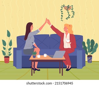 Niñas sentadas y hablando. Cinco. Felices sonrientes hablando y relajándose juntas. Mujeres de negocios durante el día descansando en casa. Recreación con amigos, amistad. Dame cinco conceptos