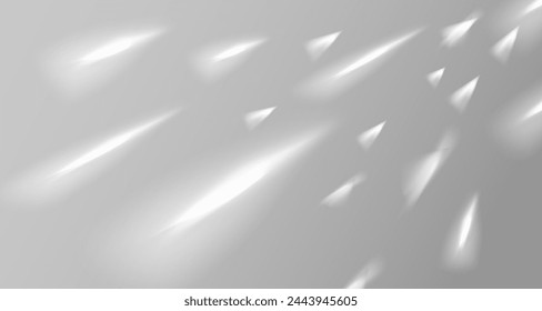El resplandor de los rayos del sol en la pared. Sombras borrosas de hojas y plantas en la habitación. Superposición suave de la luz natural. Fondo Abstractas para la presentación del producto.Diseño de luz natural.