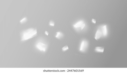 El resplandor de los rayos del sol en la pared. Sombras borrosas de hojas y plantas en la habitación. Superposición suave de la luz natural. Fondo Abstractas para la presentación del producto.Diseño de luz natural.