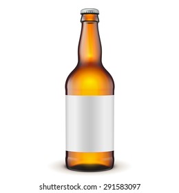 Frasco Marrón De Cerveza De Vidrio Con Etiqueta. Ilustración Aislada En Fondo Blanco. Plantilla De Montaje Preparada Para Su Diseño. Vector EPS10