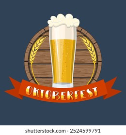 Glas Bier mit Kunsthandwerk Schaum Lager Ale auf einem Holzfass. Oktoberfest Bierfest Cartoon Poster, Oktoberfest Kartendesign, Menü, Einladung. Vektorgrafik im flachen Stil