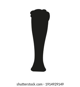 vaso de cerveza de fondo blanco