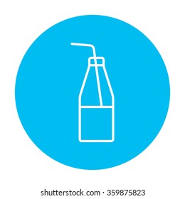 Botella de vidrio con icono de la línea de paja.