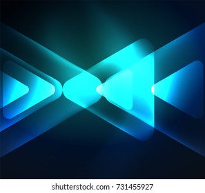 Triángulos brillantes de vidrio sobre el fondo abstracto del diseño del espacio oscuro. Ilustración del vector