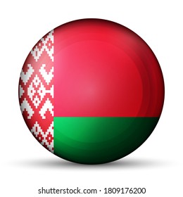 Balón de vidrio con bandera de Bielorrusia. Esfera redonda, icono de plantilla. Símbolo nacional bielorruso. Balón brillante realista, ilustración vectorial abstracta 3D resaltada sobre un fondo blanco. Gran burbuja.
