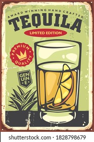 Vidrio de tequila con signo de barra vintage de corte de limón. Afiche retro para una de las bebidas mexicanas más populares. Ilustración vectorial.