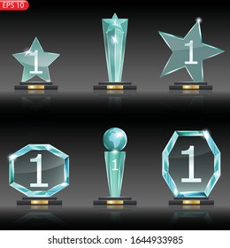 Premio Trofeo de Cristal. Placa del premio. Parada de burla de trofeo de vidrio sobre base clara. Objeto transparente vector realista. Ilustración del vector