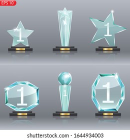 Premio Trofeo de Cristal. Placa del premio. Parada de burla de trofeo de vidrio sobre base clara. Objeto transparente vector realista. Ilustración del vector