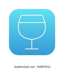 Icono de la línea de vinos para web, móvil e infografía. Icono de blanco vector en el cuadrado de gradiente azul con esquinas redondeadas aisladas en fondo blanco.