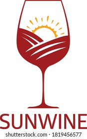 Vidrio de vino con sol y campos