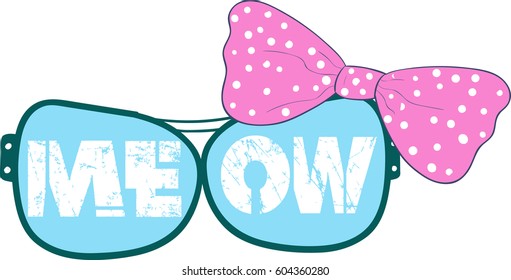 Glasses with a bow.print t-shirt