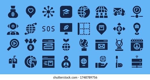 conjunto de iconos globales. 32 iconos globales rellenos. sobre el estilo de fondo azul Iconos modernos simples como: Bitcoin, Mentalista, Multimedia, Buzón, Ubicación, Rejilla de la Tierra, Planeta, Redes
