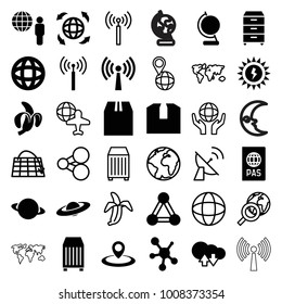 Iconos globales. conjunto de 36 iconos globales editables rellenos y de esquema como conexión, torre de señal, carga de descarga en nube, planeta, contenedor de carga, globo y hombre, globo