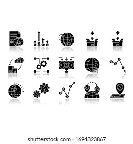 Los iconos de glifos negros de la sombra de comercio global caen. Economía mundial, inversión e ingresos. Exportación e importación, activos comerciales y recursos naturales. Ilustraciones vectoriales aisladas en el espacio blanco