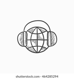 Globe en auriculares icono de esbozo vectorial aislado en el fondo. Hand dibujó Globe en un ícono de auriculares. Globe in audífonos esboza un icono para infografía, sitio web o aplicación.