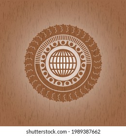 globo, icono del sitio web dentro del emblema de madera de estilo retro. 