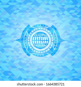 globo, icono del sitio web dentro del emblema azul cielo con fondo de estilo ecológico de mosaico
