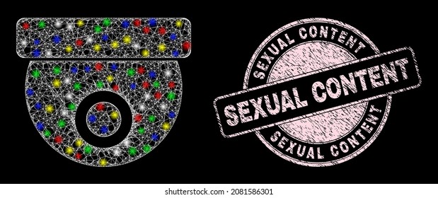 Glossy Cross-Masche CCTV-Kamerasymbol mit glitterem Effekt auf schwarzem Hintergrund, und Sexual Content korrodierte Dichtung. Rosa Siegel enthält Sexual-Content-Beschriftung in runder Form.