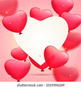 Globos cardíacos brillantes y papel de forma de corazón blanco para tu mensaje.