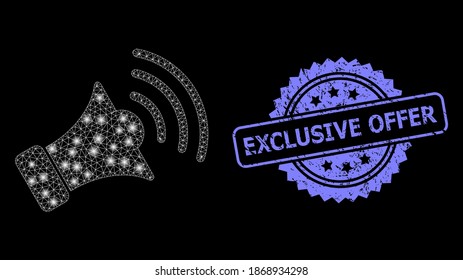 Megáfono de red de malla brillante con manchas brillantes y sello de rosette de oferta exclusiva no limpio. Constelación vectorial iluminada creada a partir del icono megáfono.