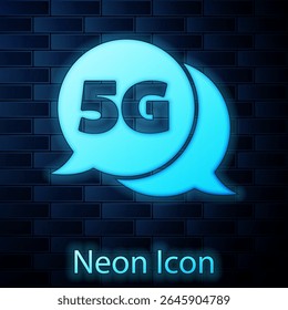 Icône de connexion wifi internet sans fil 5G lumineux isolée sur fond mur en brique. Technologie de débit binaire de connexion haut débit à un réseau mondial.  Image vectorielle