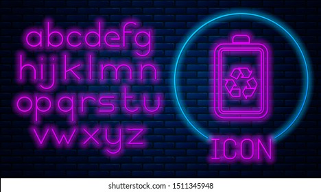 Glowing neon Battery with recycle symbol line icon isolated on brick wall background. Battery with recycling symbol - renewable energy concept. Neon light alphabet. Vector Illustration