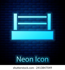 Leuchtendes Neon Boxring Symbol einzeln auf Backsteinmauern Hintergrund.  Vektorgrafik