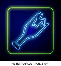 Neón brillante Botella rota como icono de arma aislada en fondo azul.  Vector