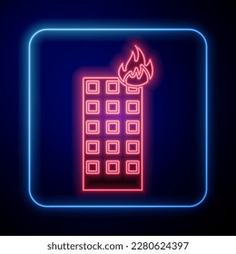 Glühendes Neonfeuer in brennendem Gebäude auf der Straße Symbol einzeln auf blauem Hintergrund.  Vektorgrafik