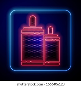 Icono de neón brillante Firework aislado en fondo azul. Concepto de fiesta divertida. Símbolo pirotécnico explosivo. Ilustración vectorial