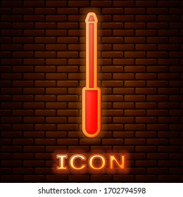 Icono de nido de neón brillante aislado en un fondo de pared de ladrillo. Ilustración vectorial