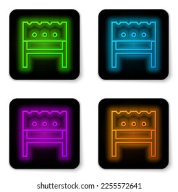 Icono de brasero de la línea de neón brillante aislado en fondo blanco. Botón cuadrado negro. Vector