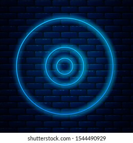 Glühendes Neon-line-CD- oder DVD-Symbol einzeln auf Backsteinwandhintergrund. Kompaktes Festplattenzeichen. Vektorillustration-Illustration