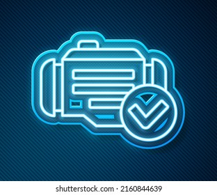 Línea de neón brillante Compruebe el icono del motor aislado en el fondo azul.  Vector